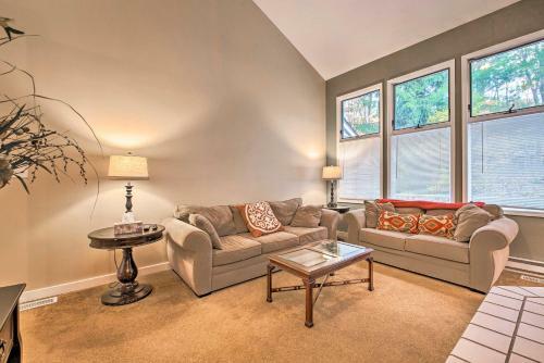 Townhome With Lake Club Access, Less Than 1 Mi To Ski!