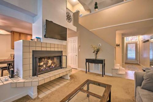 Townhome With Lake Club Access, Less Than 1 Mi To Ski!