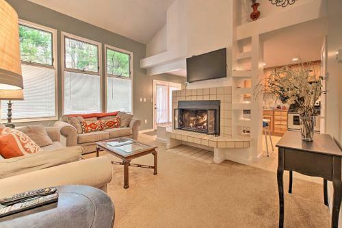 Townhome With Lake Club Access, Less Than 1 Mi To Ski!