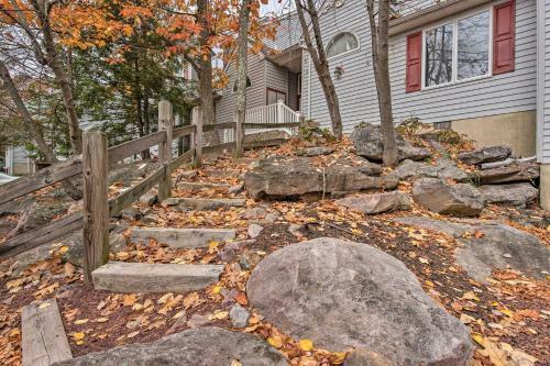 Townhome With Lake Club Access, Less Than 1 Mi To Ski!