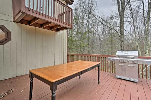 Pocono Mountain Retreat With Deck And Pool Access