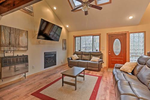 Pocono Mountain Retreat With Deck And Pool Access