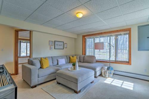 Spacious Outdoor Haven In The Hideout With Deck