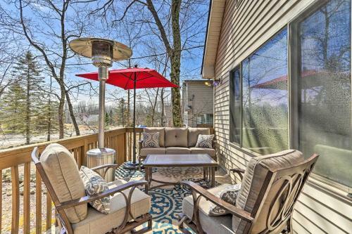 Spacious Outdoor Haven In The Hideout With Deck