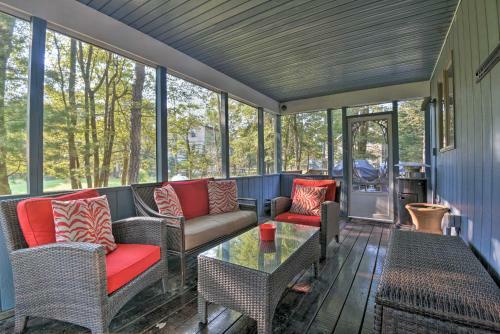 Spacious Lake Harmony Home With Hot Tub And Fire Pit!