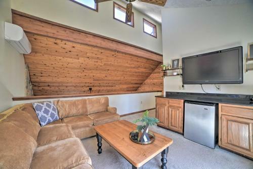 Rustic Lake Harmony Home With Deck And Wooded Views!