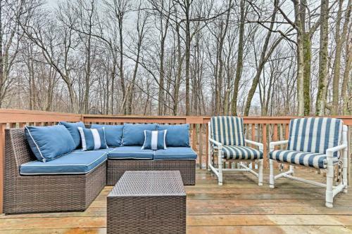 Rustic Lake Harmony Home With Deck And Wooded Views!