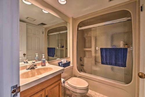 Apartamento Lakefront Poconos Condo With Pool Access And Water Views!