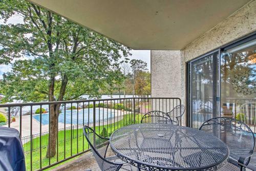 Apartamento Lakefront Poconos Condo With Pool Access And Water Views!