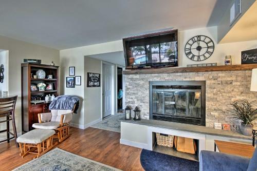 Apartamento Lakefront Poconos Condo With Pool Access And Water Views!