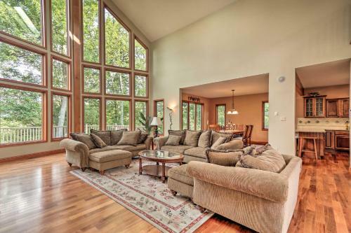 Lake Harmony Home With Deck, Near Skiing And Golf