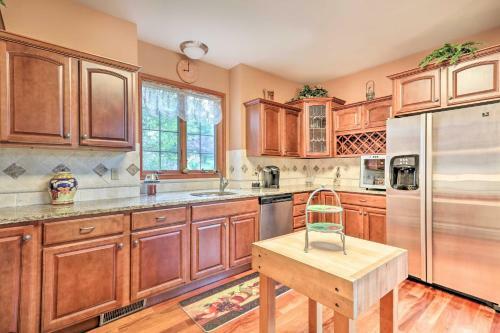 Lake Harmony Home With Deck, Near Skiing And Golf