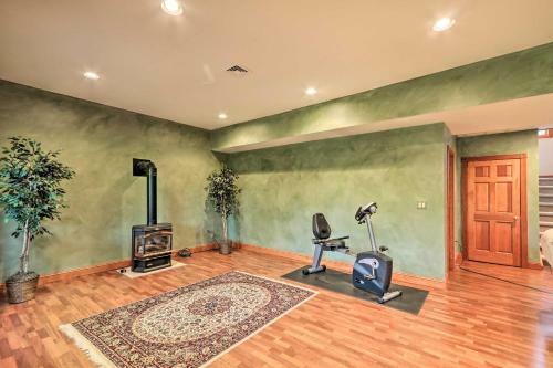 Lake Harmony Home With Deck, Near Skiing And Golf