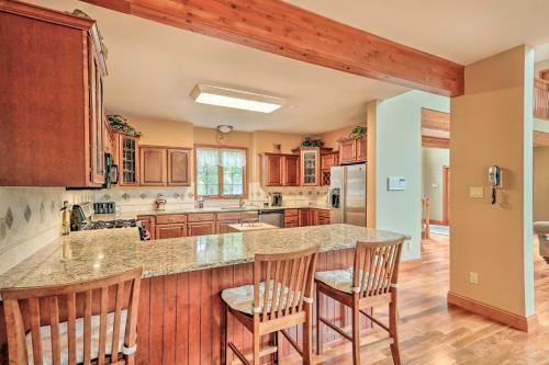 Lake Harmony Home With Deck, Near Skiing And Golf