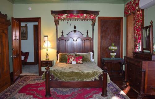 Gifford-risley House Bed And Breakfast