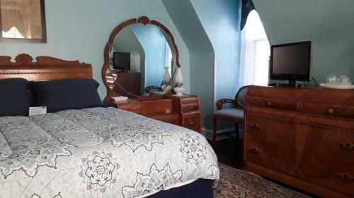 Gifford-risley House Bed And Breakfast