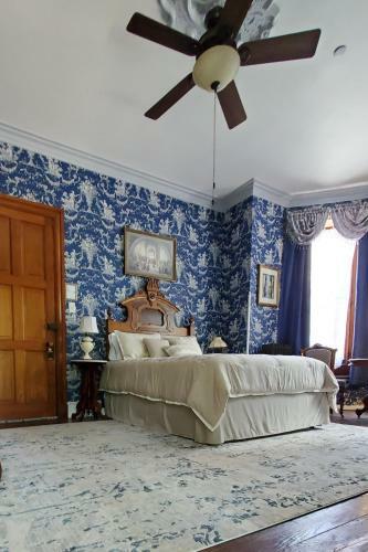 Gifford-risley House Bed And Breakfast