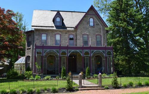 Gifford-risley House Bed And Breakfast