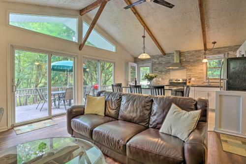 Emerald Lakes Resort Home With Deck And Large Yard