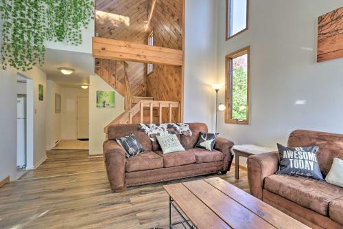 Poconos Home With Shared Pool, 9 Mi From Jack Frost!