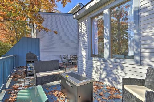 Poconos Home With Shared Pool, 9 Mi From Jack Frost!