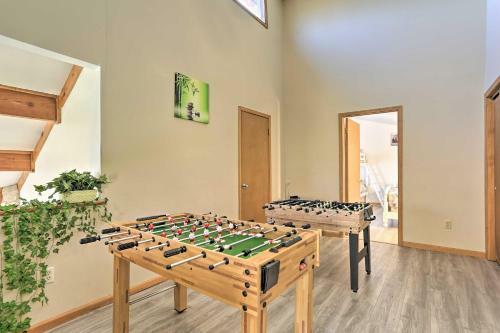 Poconos Home With Shared Pool, 9 Mi From Jack Frost!