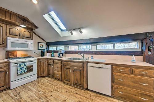 Apartamento Running Water Apt At Flory Mill With Deck!