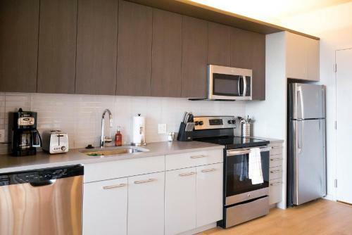 Bright, Luxury Apartment In Historic District