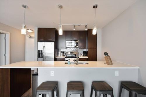Apartamento Spacious Loft + Amenitized Building