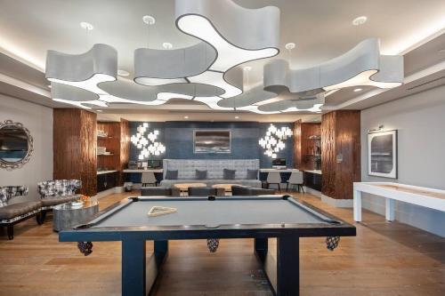 Apartamento Spacious Loft + Amenitized Building
