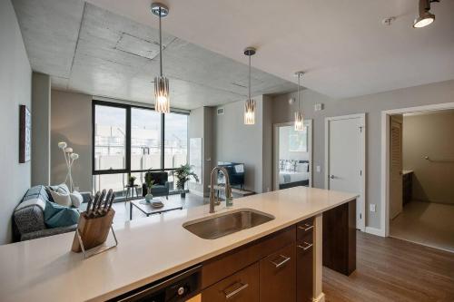 Apartamento Spacious Loft + Amenitized Building