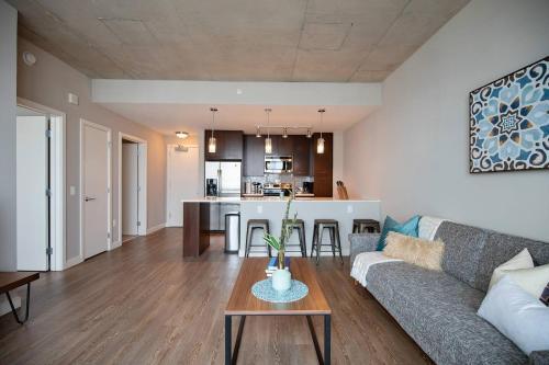 Apartamento Spacious Loft + Amenitized Building
