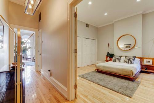 Apartamento Walk Everywhere From Stunning Architectural Flat!