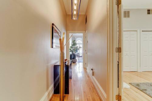 Apartamento Walk Everywhere From Stunning Architectural Flat!