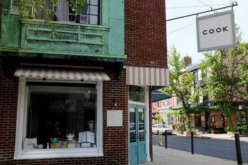 Modern & Cozy Philly Apartment - Perfect Location!