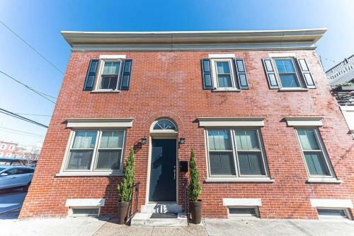 Fire Pit -roof Deck- Parking -penn-chop-sleeps 7