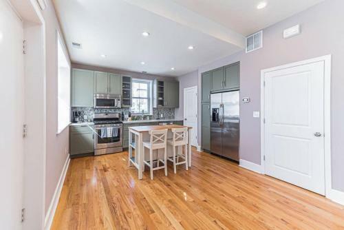 Fire Pit -roof Deck- Parking -penn-chop-sleeps 7