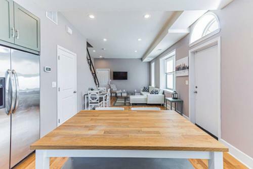 Fire Pit -roof Deck- Parking -penn-chop-sleeps 7