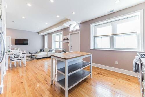 Fire Pit -roof Deck- Parking -penn-chop-sleeps 7