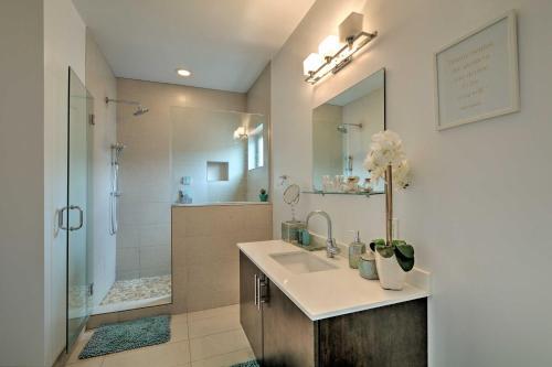 Modern Home In Fishtown Walk To Dine And Shop!