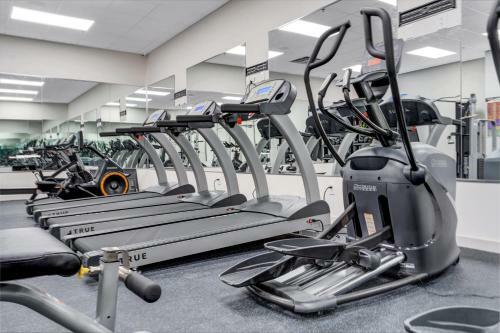 Apartamento New 2 Bdr Rooftop Patio Elevator Gym Coffee
