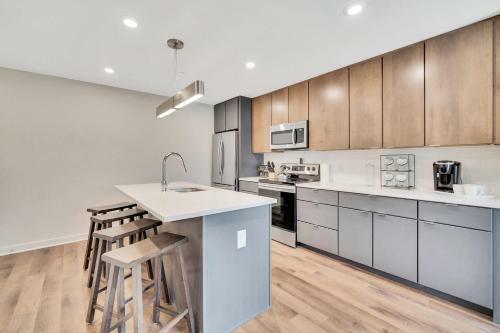 Apartamento New 2 Bdr Rooftop Patio Elevator Gym Coffee