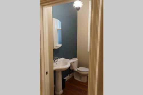 3e - Charming Victorian Townhouse Sleeps 11
