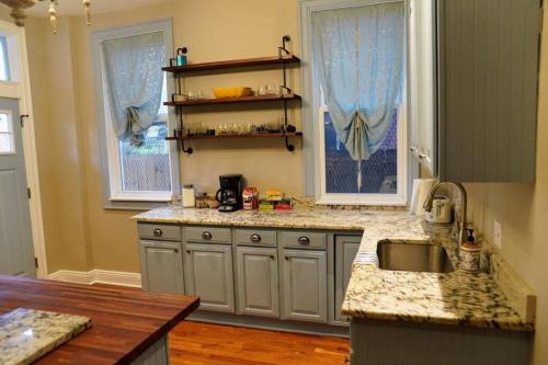 3e - Charming Victorian Townhouse Sleeps 11