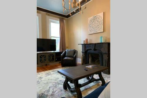 3e - Charming Victorian Townhouse Sleeps 11