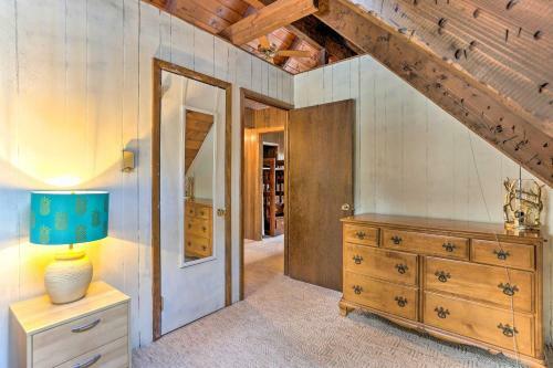 Secluded Lakefront Cabin With Deck Ski And Hike!
