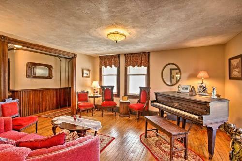 Charming Poconos Home, 5 Mi To Hickory Run!