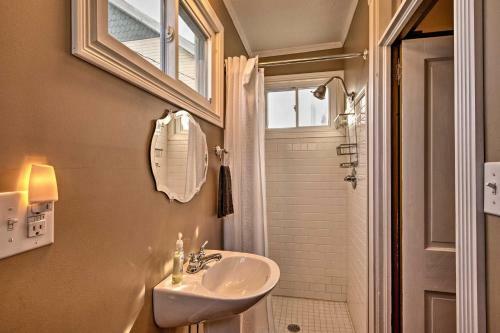 Charming Poconos Home, 5 Mi To Hickory Run!