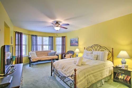 Waterfront Poconos Home With Dock And Game Room!