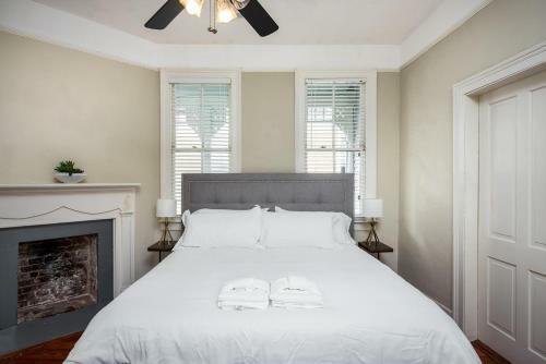Top Floor Home At Queen Victorian!